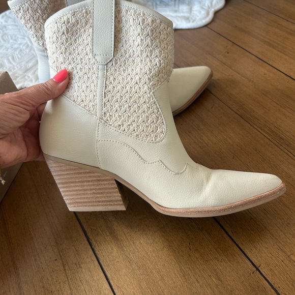 Dolce Vita Lagos Cream Western Bootie 6.5 - Picture 8 of 14